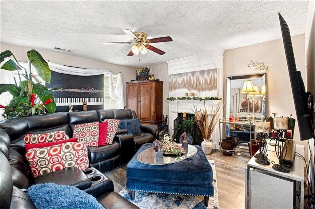 4 bedroom, 3 bathroom, 1,906 sq ft single family residence under contract at 3805 Cumbrian Lane, Lithonia, GA 30038 — photo 8