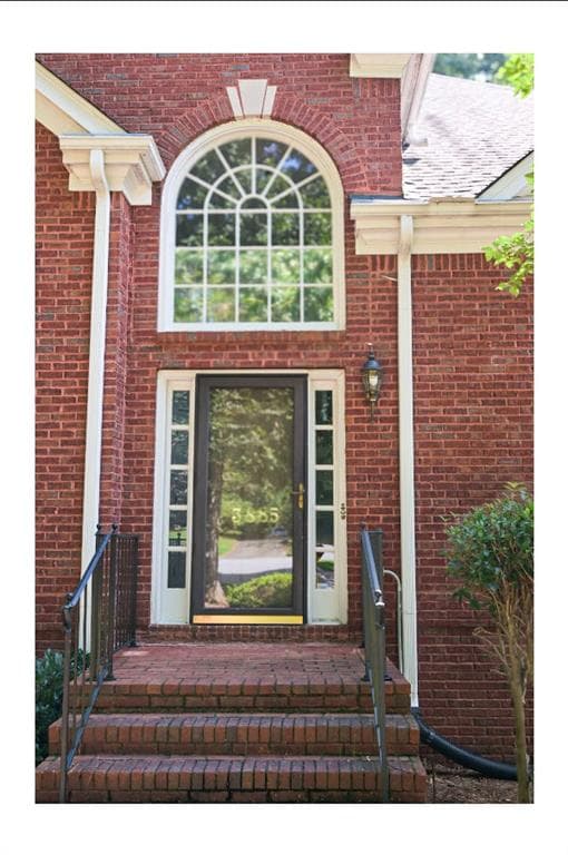 5 bedroom, 3 bathroom, 2,365 sq ft single family residence for rent at 3885 Waterford Drive, Suwanee, GA 30024 for $3,300 a month — photo 3