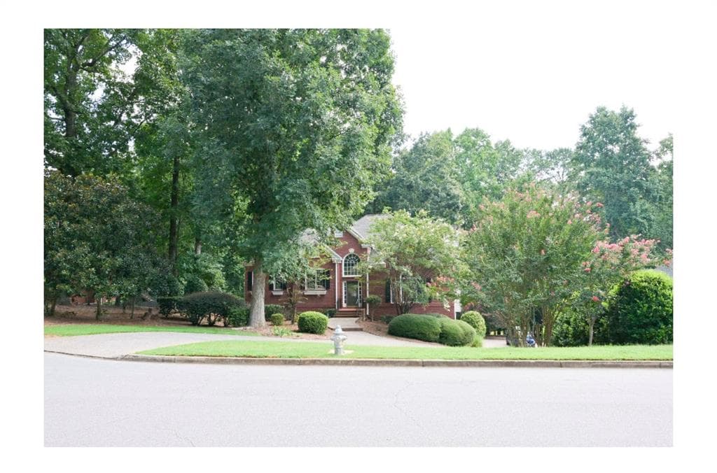 5 bedroom, 3 bathroom, 2,365 sq ft single family residence for rent at 3885 Waterford Drive, Suwanee, GA 30024 for $3,300 a month — photo 5
