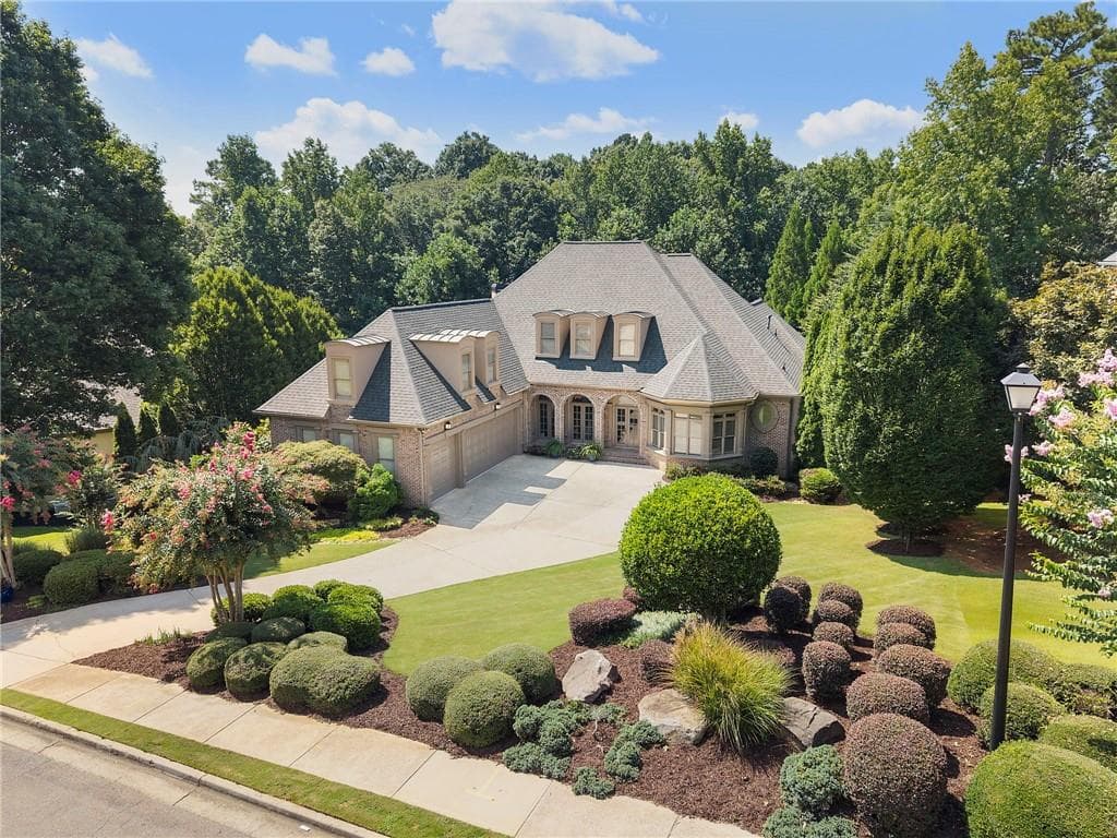 5 bedroom, 6 bathroom, 5,567 sq ft single family residence for sale at 2915 Spindletop Drive, Cumming, GA 30041 — photo 2