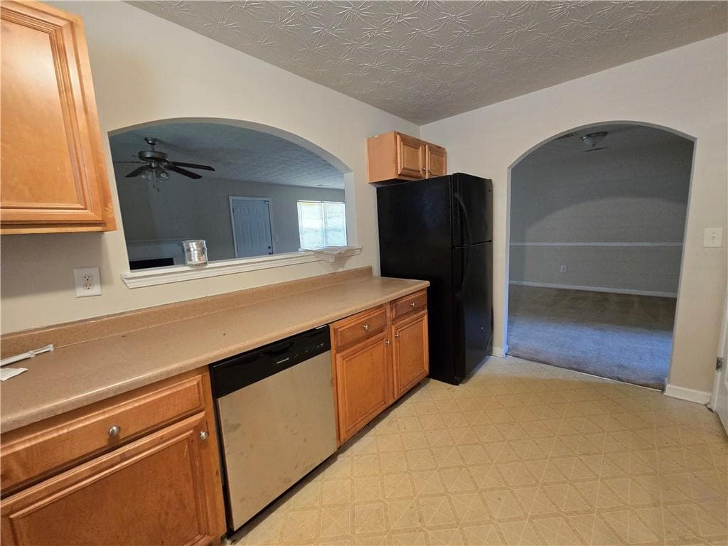 3 bedroom, 3 bathroom, 1,936 sq ft single family residence for rent at 5636 One Lake Way, Atlanta, GA 30349 for $2,050 a month — photo 7