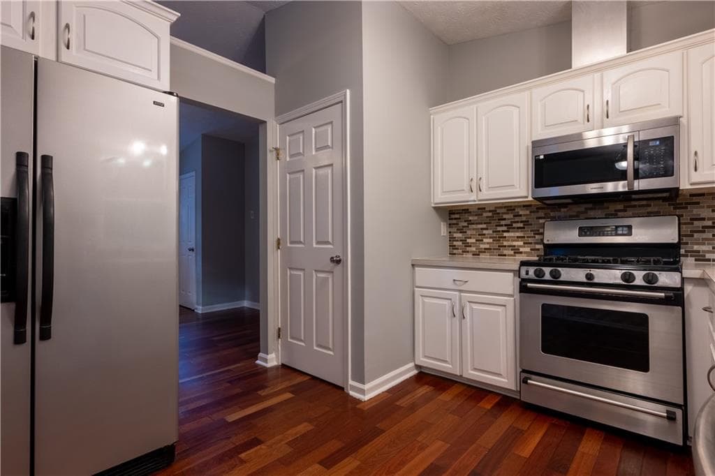 4 bedroom, 3 bathroom, 2,400 sq ft single family residence for sale at 2424 Rhine Court, Lawrenceville, GA 30043 — photo 7