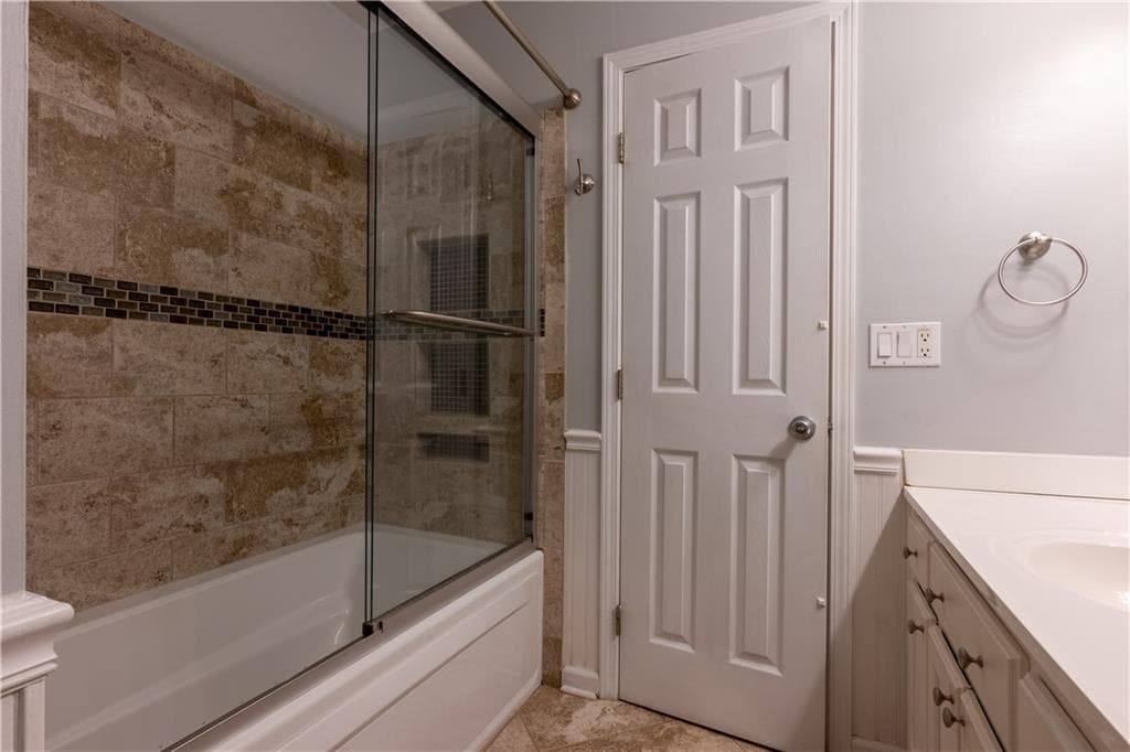 4 bedroom, 3 bathroom, 2,400 sq ft single family residence for sale at 2424 Rhine Court, Lawrenceville, GA 30043 — photo 9