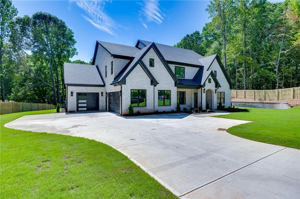 4 bedroom, 5 bathroom, 6,469 sq ft single family residence for sale at 5222 L J Martin Drive, Gainesville, GA 30507 — photo 3