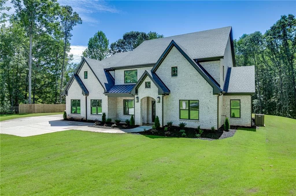 4 bedroom, 5 bathroom, 6,469 sq ft single family residence for sale at 5222 L J Martin Drive, Gainesville, GA 30507 — photo 4
