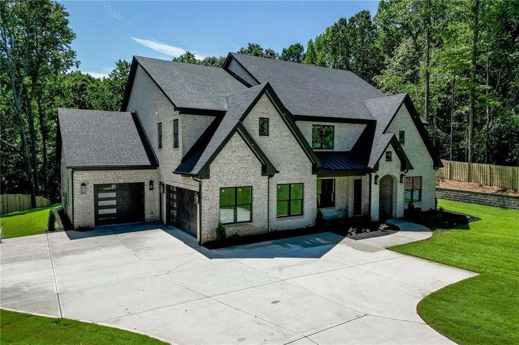 4 bedroom, 5 bathroom, 6,469 sq ft single family residence for sale at 5222 L J Martin Drive, Gainesville, GA 30507 — photo 5
