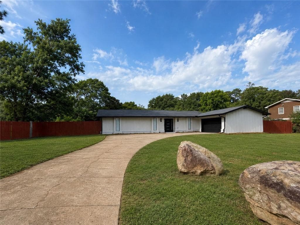 3 bedroom, 2 bathroom, 2,746 sq ft single family residence for sale at 2294 SE Fairview Road, Conyers, GA 30013 — photo 1 of 42