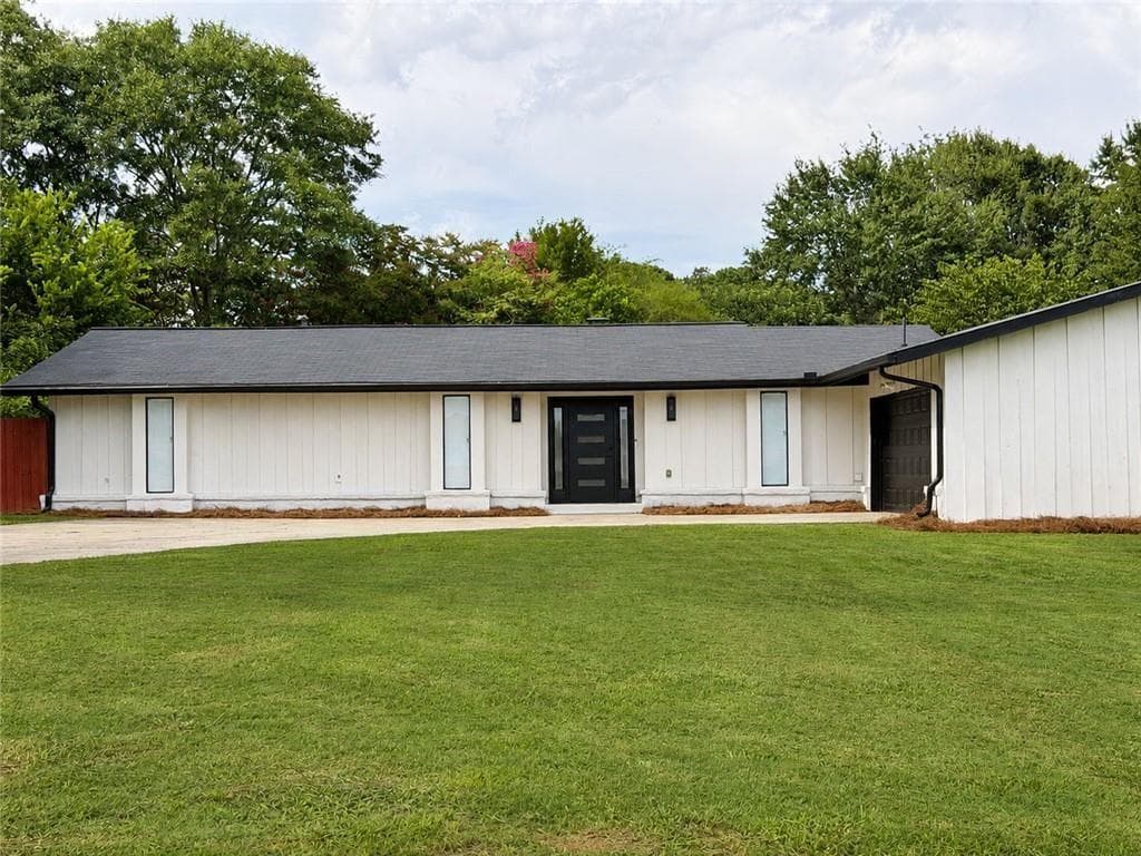 3 bedroom, 2 bathroom, 2,746 sq ft single family residence for sale at 2294 SE Fairview Road, Conyers, GA 30013 — photo 2