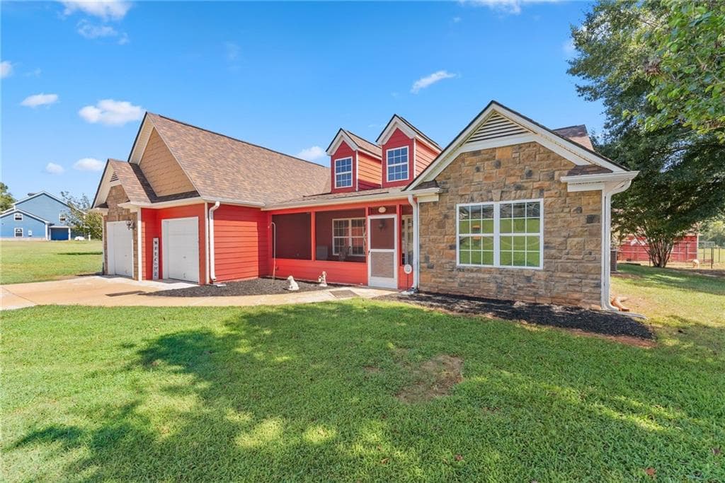 3 bedroom, 2 bathroom, 2,304 sq ft single family residence for sale at 286 Middle Fork Lane, Carnesville, GA 30521 — photo 3