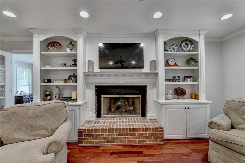 4 bedroom, 3 bathroom, 3,200 sq ft single family residence for sale at 4634 Camber Well Lane, Suwanee, GA 30024 — photo 4