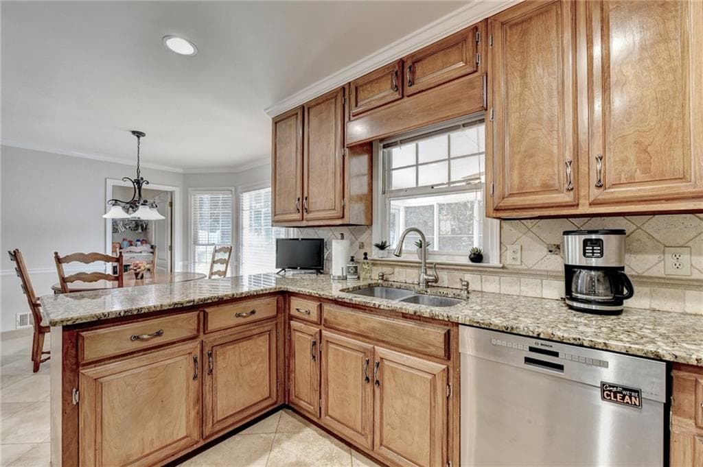 4 bedroom, 3 bathroom, 3,200 sq ft single family residence for sale at 4634 Camber Well Lane, Suwanee, GA 30024 — photo 10