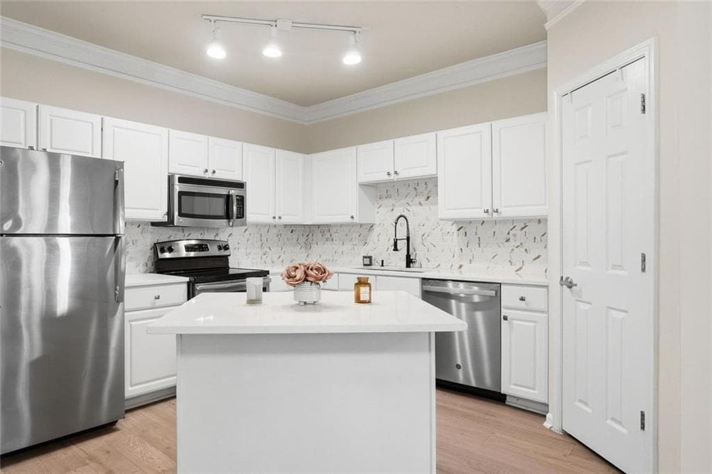 1 bedroom, 1 bathroom, 819 sq ft condominium for sale at 1850 Cotillion Drive 3405, Dunwoody, GA 30338 — photo 3