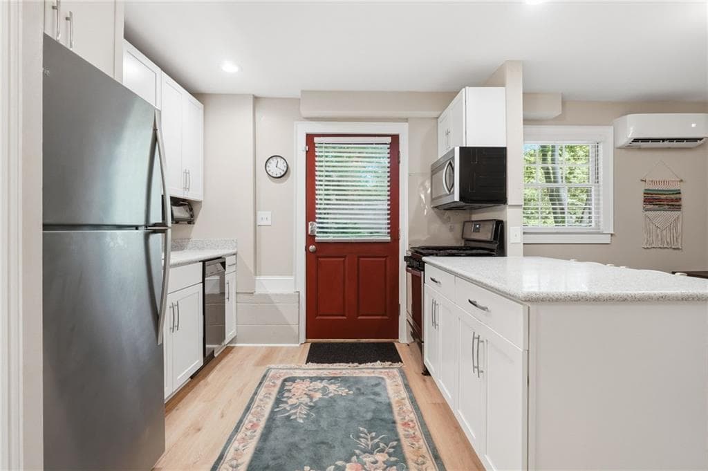 1 bedroom, 2 bathroom, 3,152 sq ft apartment for rent at 826 Mentelle Drive, Atlanta, GA 30308 for $1,975 a month — photo 2