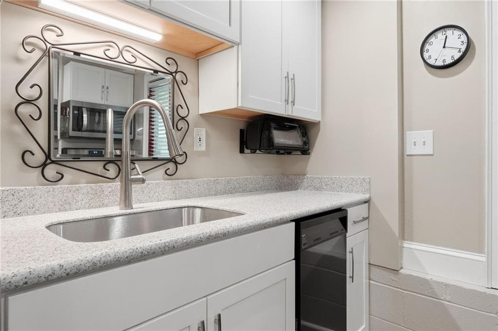 1 bedroom, 2 bathroom, 3,152 sq ft apartment for rent at 826 Mentelle Drive, Atlanta, GA 30308 for $1,975 a month — photo 4