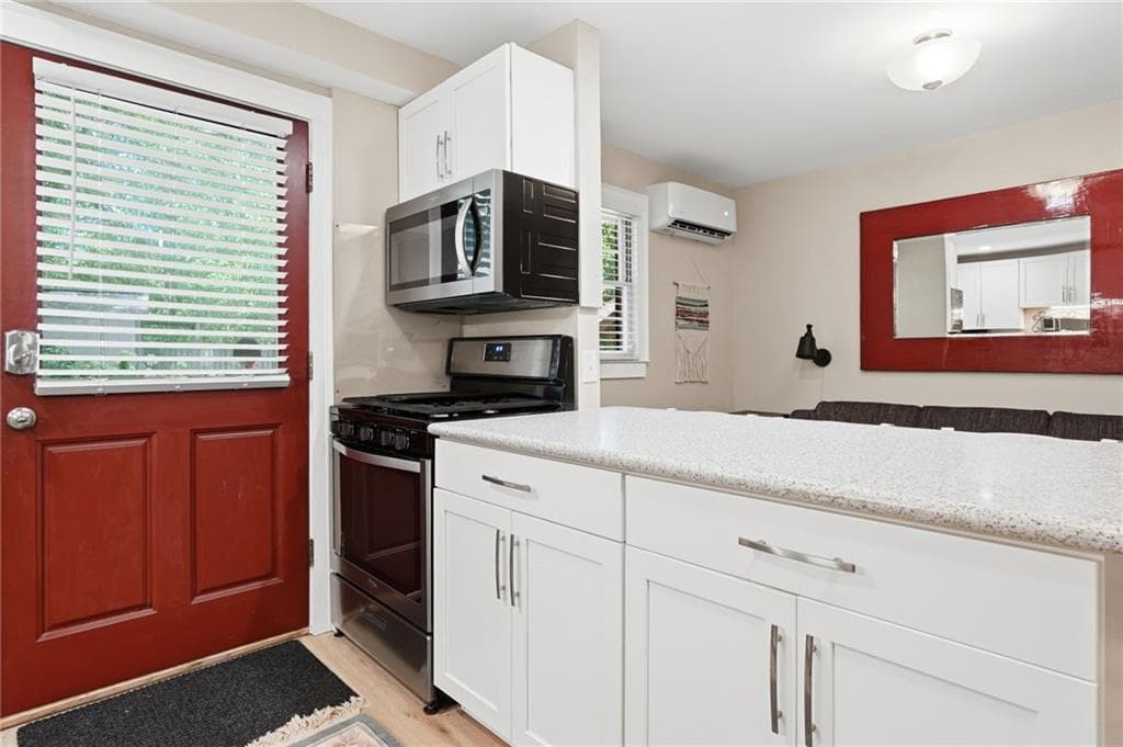 1 bedroom, 2 bathroom, 3,152 sq ft apartment for rent at 826 Mentelle Drive, Atlanta, GA 30308 for $1,975 a month — photo 5