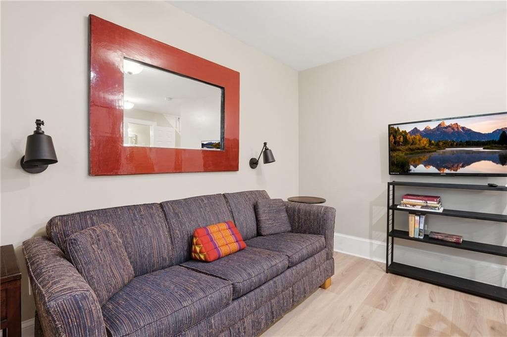 1 bedroom, 2 bathroom, 3,152 sq ft apartment for rent at 826 Mentelle Drive, Atlanta, GA 30308 for $1,975 a month — photo 6