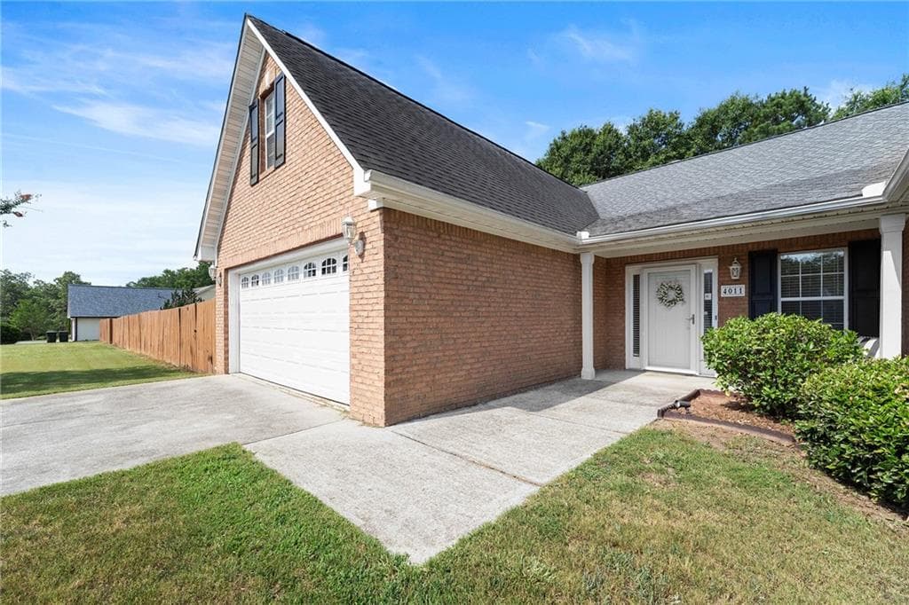 4 bedroom, 2 bathroom, 2,608 sq ft single family residence for sale at 4011 Lafayette Way, Loganville, GA 30052 — photo 6