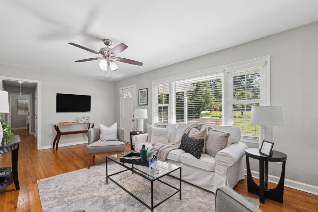 4 bedroom, 3 bathroom, 2,000 sq ft single family residence for sale at 2900 Hollywood Drive, Decatur, GA 30033 — photo 2