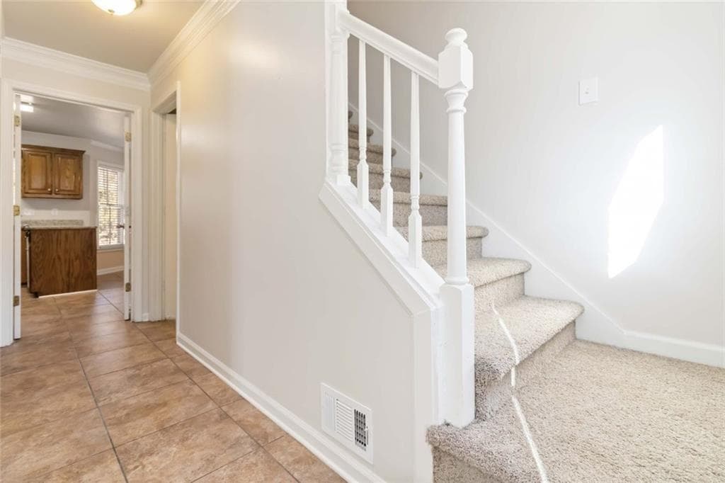 4 bedroom, 3 bathroom, 3,340 sq ft single family residence under contract at 3477 Chinaberry Lane, Snellville, GA 30039 — photo 7