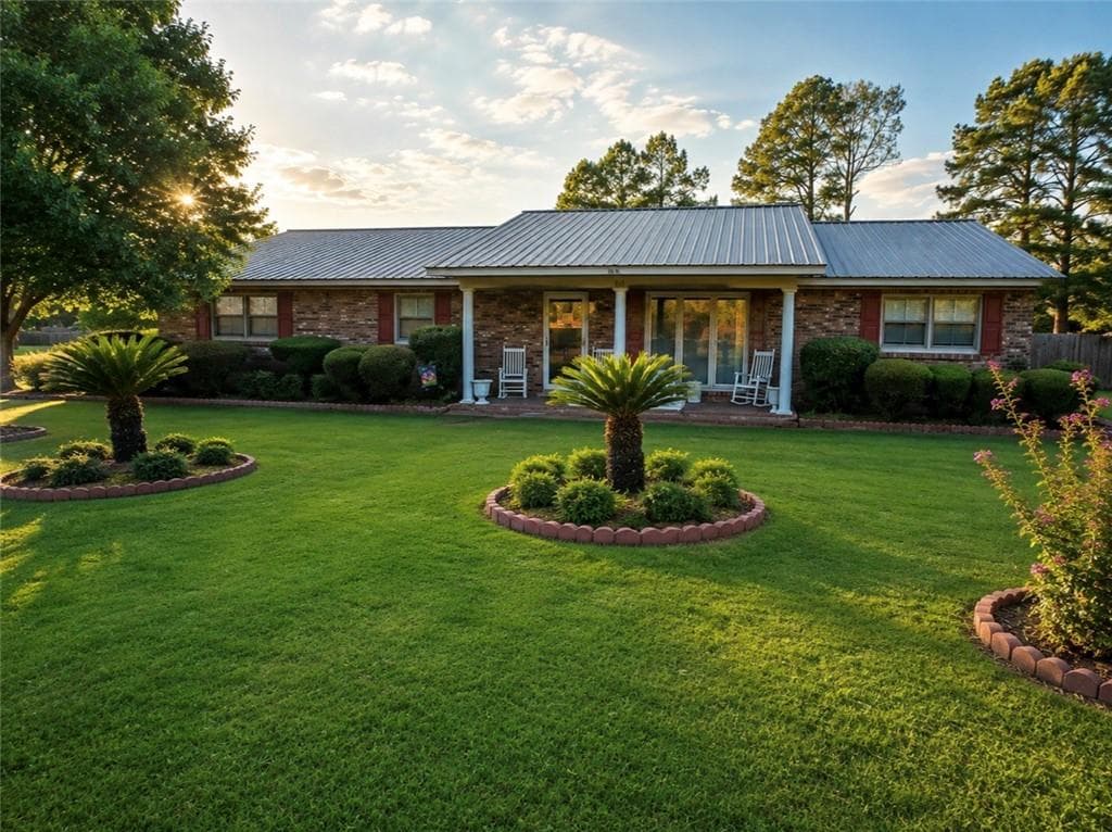 4 bedroom, 3 bathroom, 2,349 sq ft single family residence for sale at 312 Joseph Avenue, Donalsonville, GA 39845 — photo 2