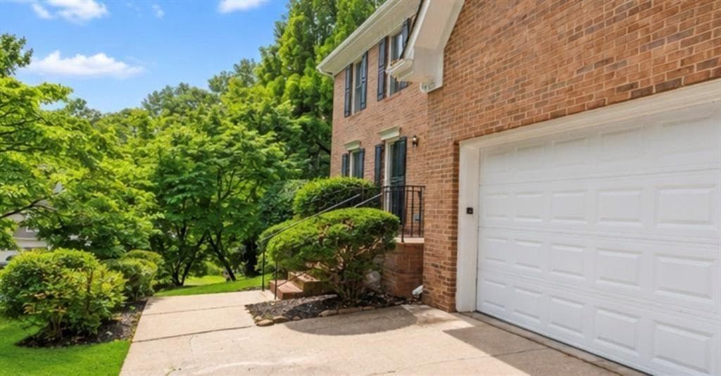 4 bedroom, 3 bathroom, 2,463 sq ft single family residence for sale at 3501 Eastpines Way, Snellville, GA 30039 — photo 2