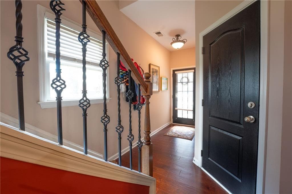 3 bedroom, 3 bathroom, 1,905 sq ft townhouse for sale at 1665 Oakbrook Lake Drive, Norcross, GA 30093 — photo 6