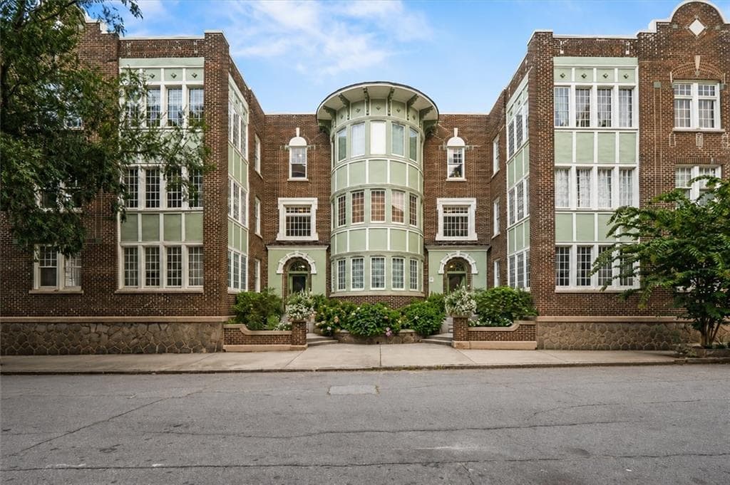 2 bedroom, 2 bathroom, 1,284 sq ft condominium under contract at 635 Myrtle Street 1, Atlanta, GA 30308