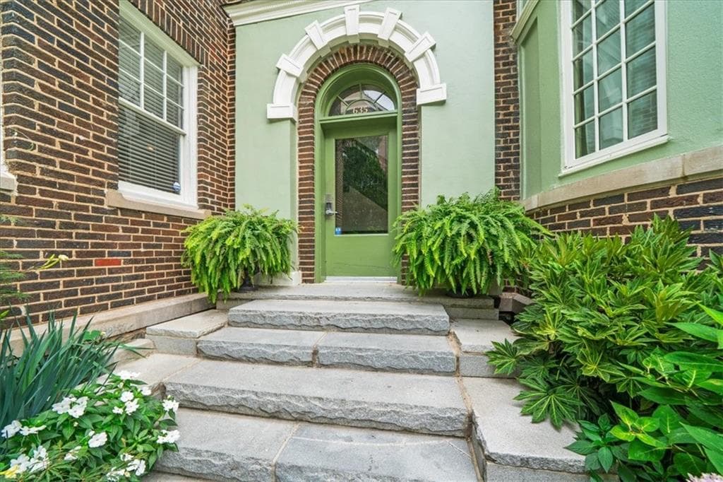 2 bedroom, 2 bathroom, 1,284 sq ft condominium under contract at 635 Myrtle Street 1, Atlanta, GA 30308 — photo 2