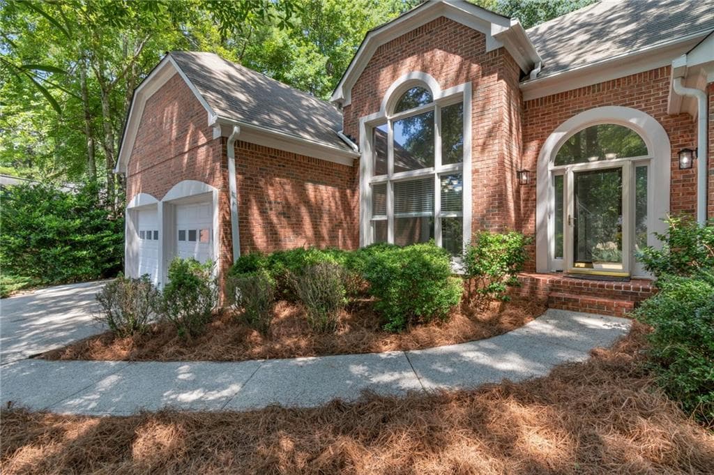 3 bedroom, 2 bathroom, 2,115 sq ft single family residence for sale at 122 Bent Creek Drive, Woodstock, GA 30189 — photo 2