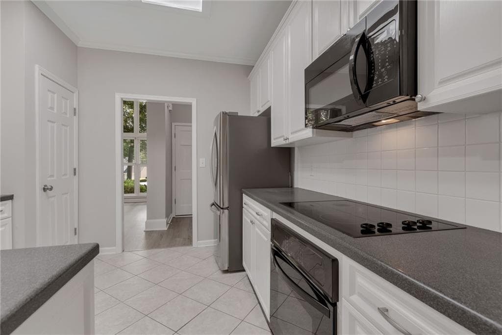 3 bedroom, 2 bathroom, 2,115 sq ft single family residence for sale at 122 Bent Creek Drive, Woodstock, GA 30189 — photo 10