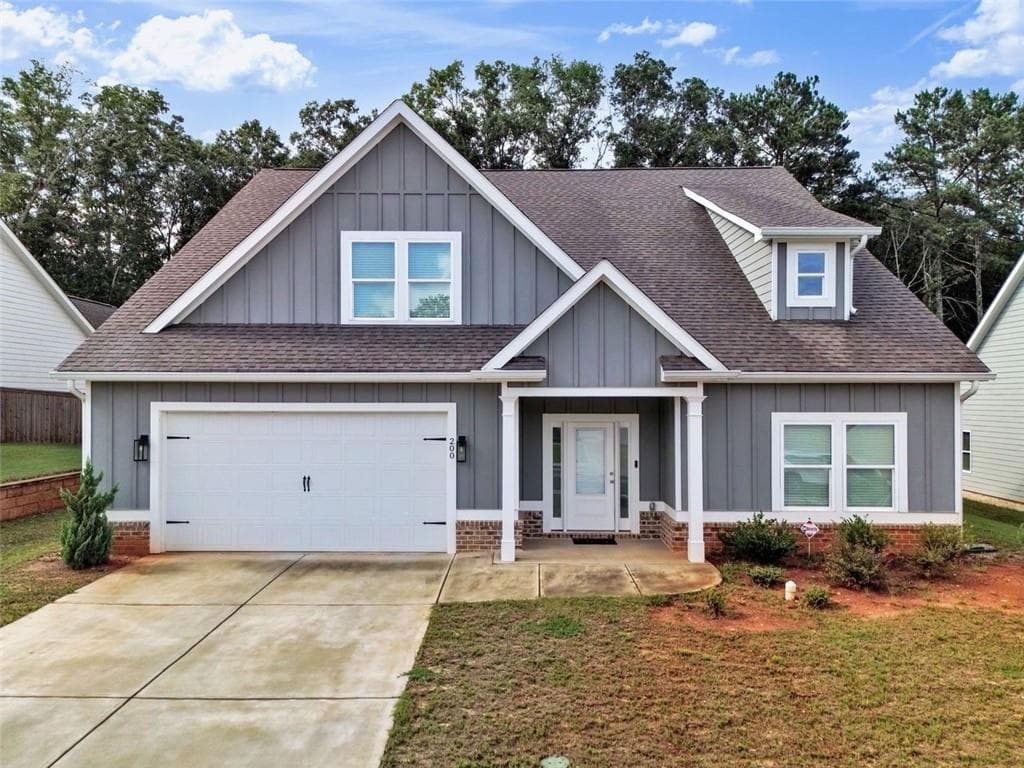 4 bedroom, 3 bathroom, 2,731 sq ft single family residence for sale at 200 Richmond Drive, Statham, GA 30666 — photo 1 of 21