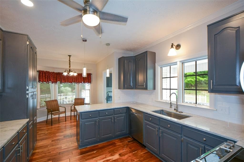 3 bedroom, 4 bathroom, 2,094 sq ft single family residence for sale at 3426 Clarks Bridge Road, Gainesville, GA 30506 — photo 3