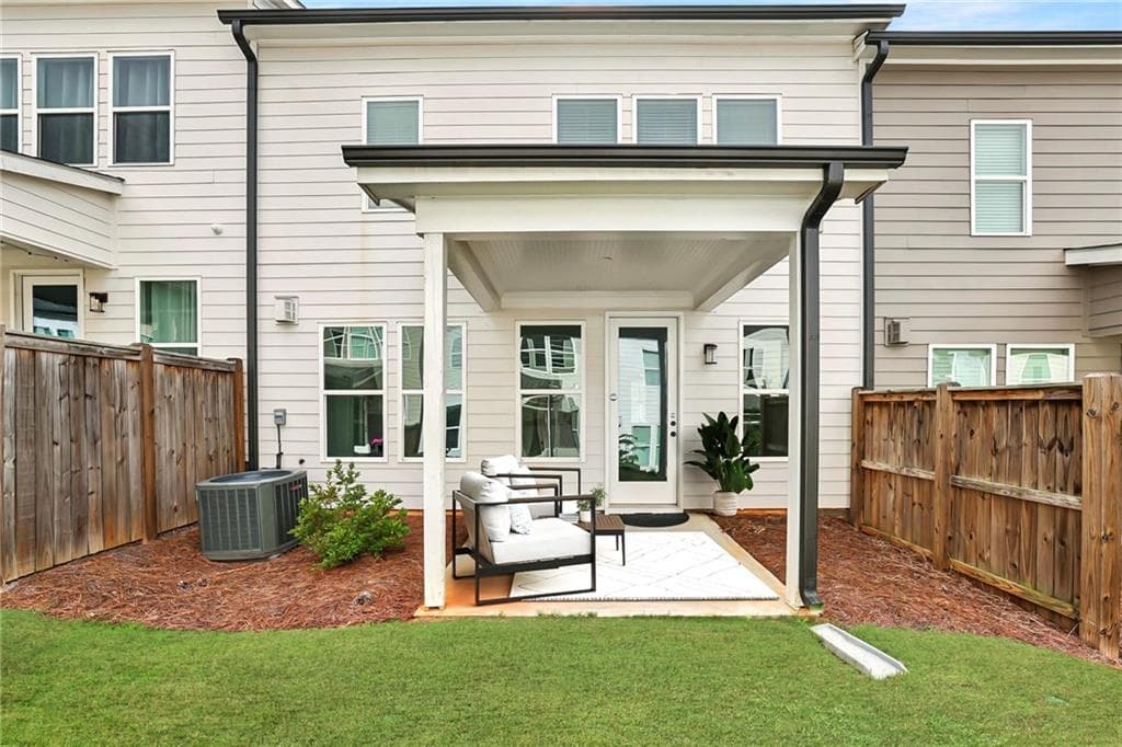3 bedroom, 3 bathroom, 2,412 sq ft townhouse for sale at 6160 Sweetbay Lane, Alpharetta, GA 30004 — photo 6