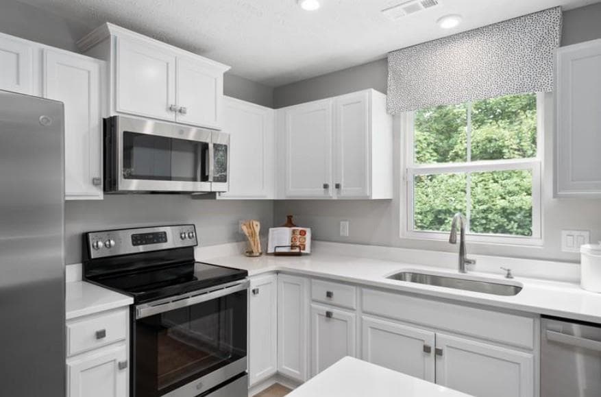 3 bedroom, 2 bathroom, 1,338 sq ft single family residence for sale at 1109 Burlington Court, Mcdonough, GA 30253 — photo 6