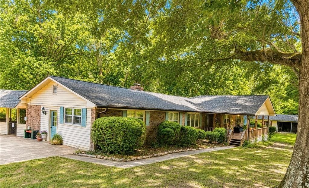 3 bedroom, 2 bathroom, 2,212 sq ft single family residence for sale at 3931 Green Drive, Gainesville, GA 30506 — photo 8