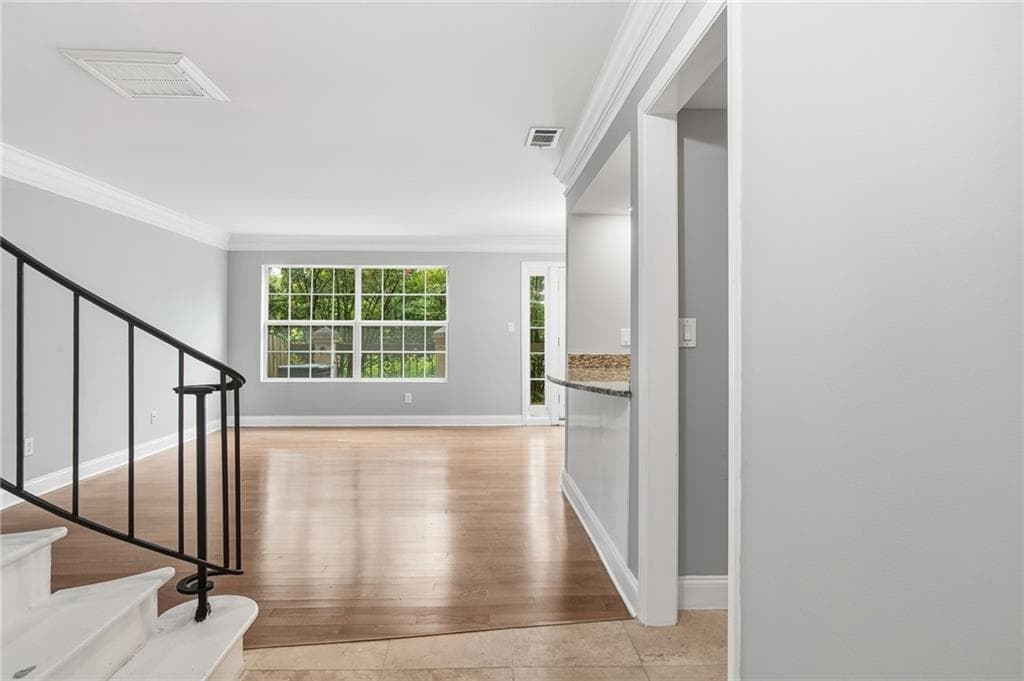2 bedroom, 3 bathroom, 1,228 sq ft condominium for sale at 6980 Roswell Road C5, Sandy Springs, GA 30328 — photo 4