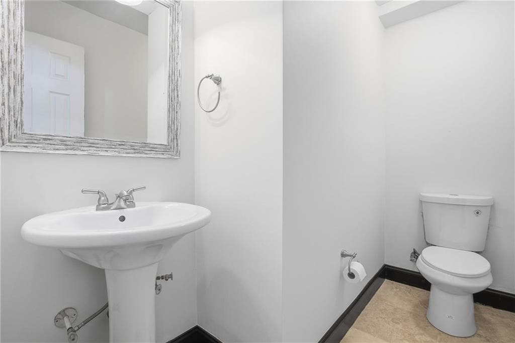 2 bedroom, 3 bathroom, 1,228 sq ft condominium for sale at 6980 Roswell Road C5, Sandy Springs, GA 30328 — photo 5