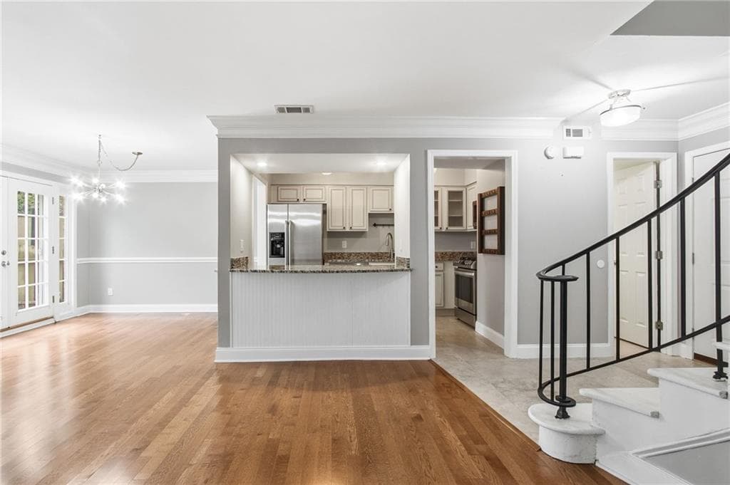 2 bedroom, 3 bathroom, 1,228 sq ft condominium for sale at 6980 Roswell Road C5, Sandy Springs, GA 30328 — photo 8