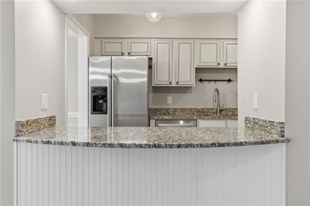 2 bedroom, 3 bathroom, 1,228 sq ft condominium for sale at 6980 Roswell Road C5, Sandy Springs, GA 30328 — photo 9