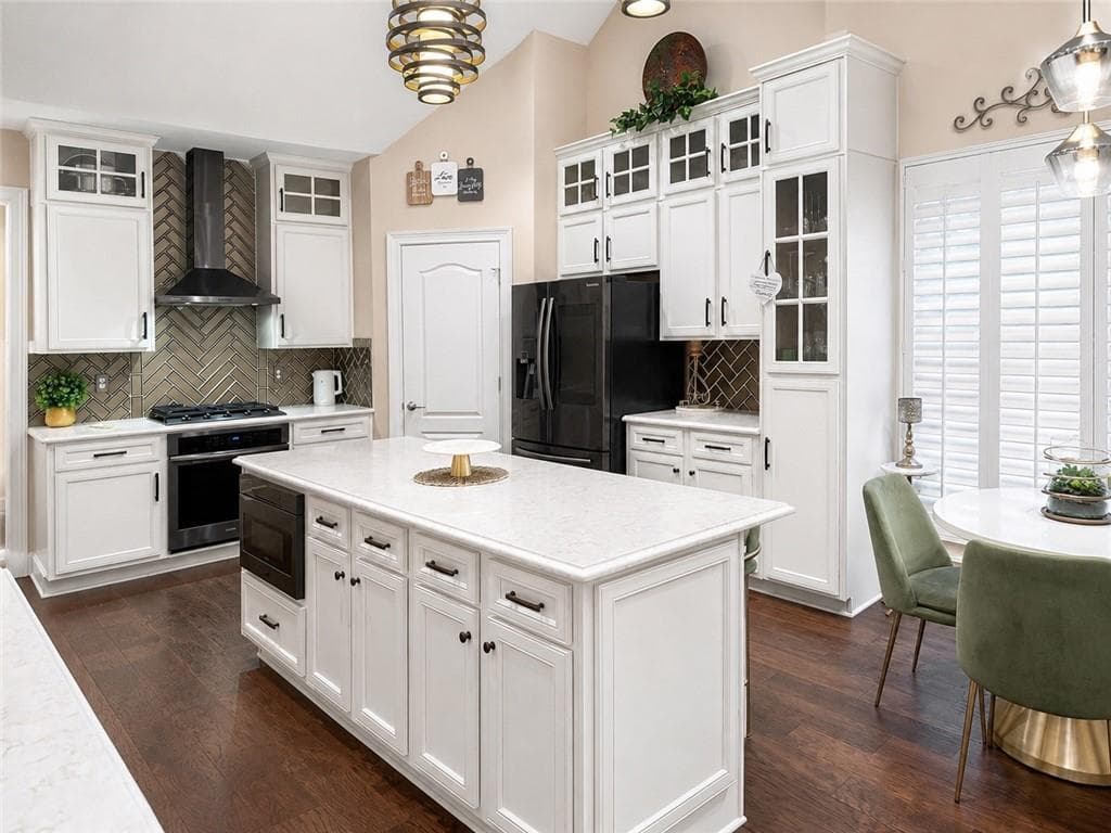 6 bedroom, 4 bathroom, 4,786 sq ft single family residence for sale at 1525 Hartford Terrace, Alpharetta, GA 30004 — photo 2