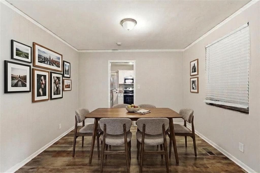 2 bedroom, 1 bathroom, 975 sq ft single family residence for sale at 2096 Dellwood Place, Decatur, GA 30032 — photo 3