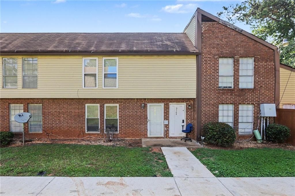 2 bedroom, 2 bathroom, 1,218 sq ft condominium for sale at 3162 Citrus Court, Decatur, GA 30034 — photo 1 of 15