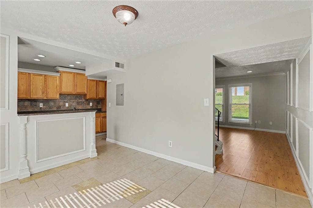 2 bedroom, 2 bathroom, 1,218 sq ft condominium for sale at 3162 Citrus Court, Decatur, GA 30034 — photo 6