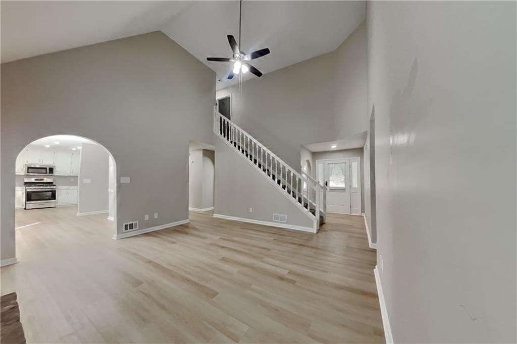 4 bedroom, 3 bathroom, 1,900 sq ft single family residence for rent at 1075 Crystal Water Drive, Lawrenceville, GA 30045 for $2,200 a month — photo 3