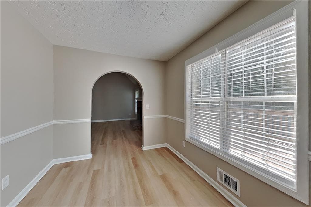 4 bedroom, 3 bathroom, 1,900 sq ft single family residence for rent at 1075 Crystal Water Drive, Lawrenceville, GA 30045 for $2,200 a month — photo 4