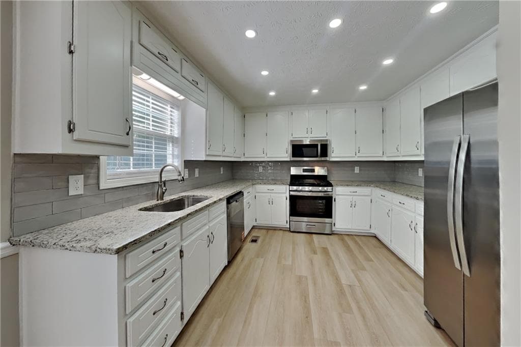 4 bedroom, 3 bathroom, 1,900 sq ft single family residence for rent at 1075 Crystal Water Drive, Lawrenceville, GA 30045 for $2,200 a month — photo 5