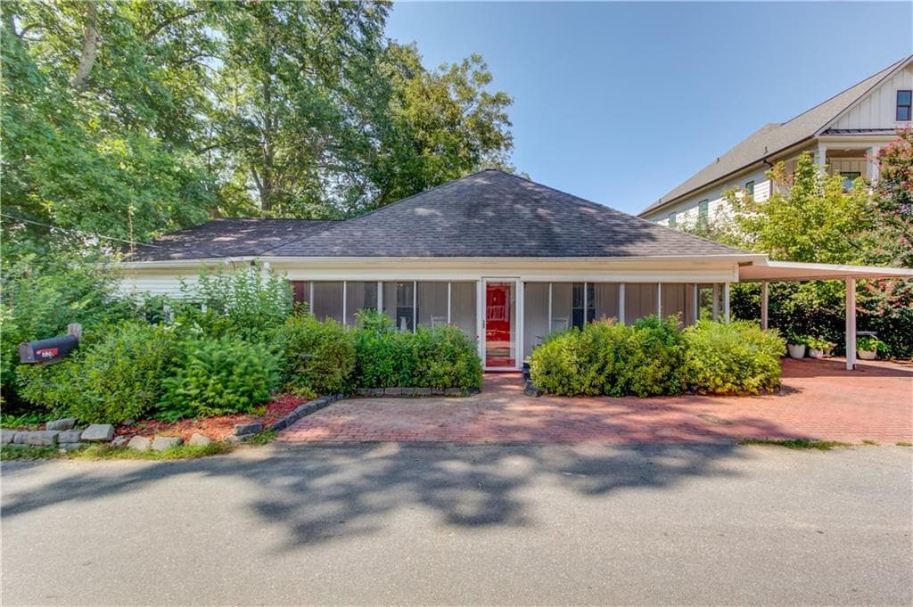 2 bedroom, 2 bathroom, 1,128 sq ft home for sale at 220 New Street, Buford, GA