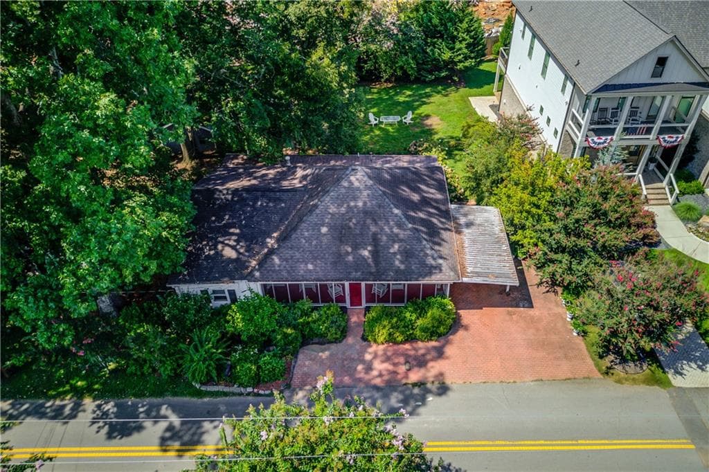 2 bedroom, 2 bathroom, 1,128 sq ft single family residence for sale at 220 New Street, Buford, GA 30518 — photo 2