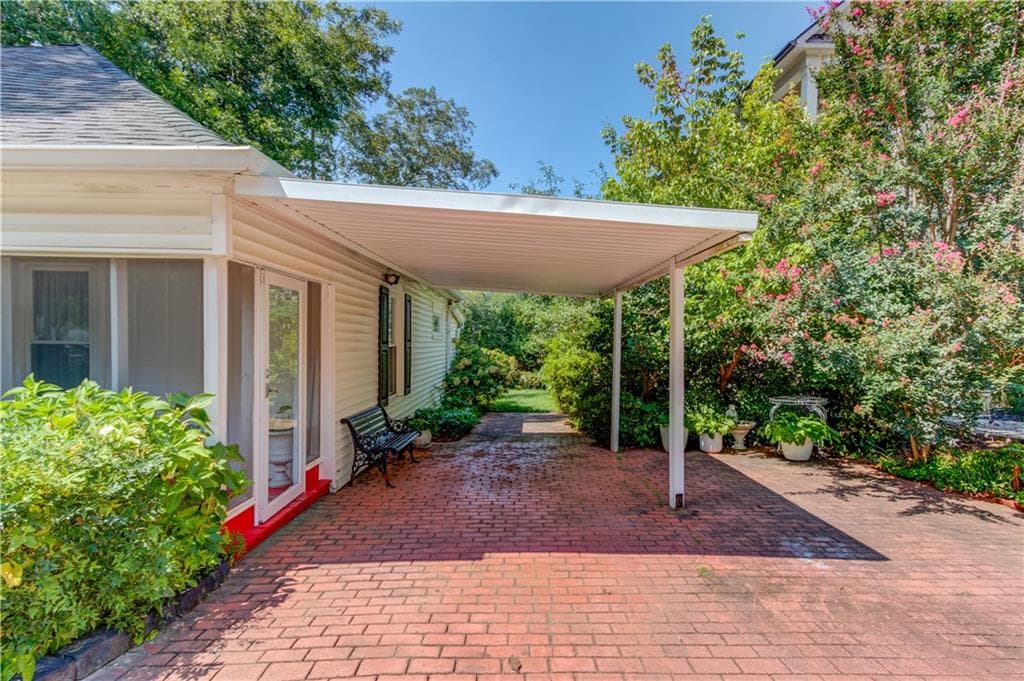 2 bedroom, 2 bathroom, 1,128 sq ft single family residence for sale at 220 New Street, Buford, GA 30518 — photo 4