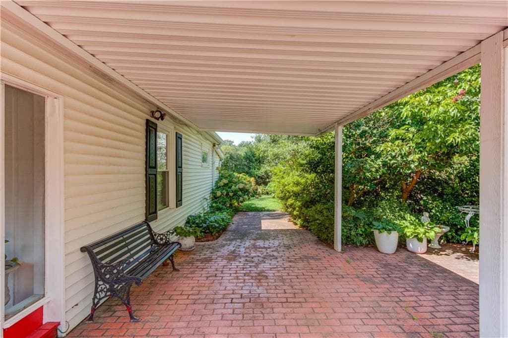 2 bedroom, 2 bathroom, 1,128 sq ft single family residence for sale at 220 New Street, Buford, GA 30518 — photo 5